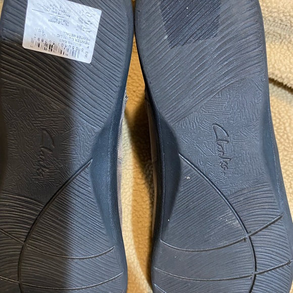 Cloudsteppers Clark’s. Size 10w. Color pewter. Like new - Picture 3 of 4